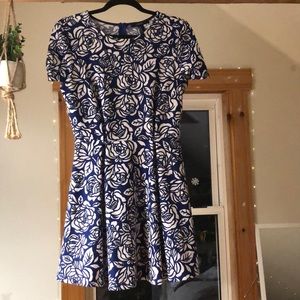 Blue and white floral pattern